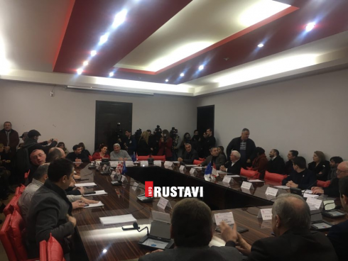საკრებულოს სხდომა ხმაურის ფონზე წარიმართა