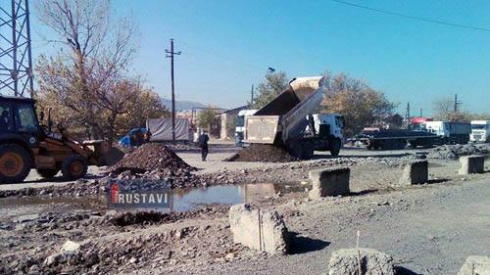 მშვიდობის ქუჩის გარკვეული ნაწილი დროებით მოწესრიგდა (ფოტოები).