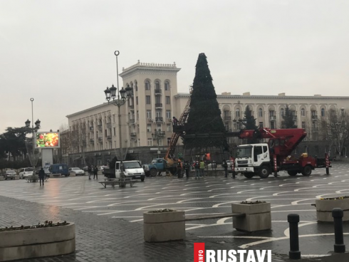 რუსთავში საახალწლო დეკორაციების დემონტაჟი დაიწყო