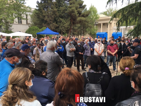 გაფიცული მუშები ხელმძღვანელებისგან პასუხს ამ დრომდე ელოდებიან [PHOTO]