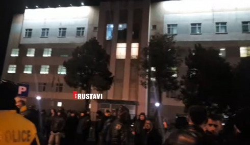 ბათუმში 3 ახალგაზრდა დაჭრეს