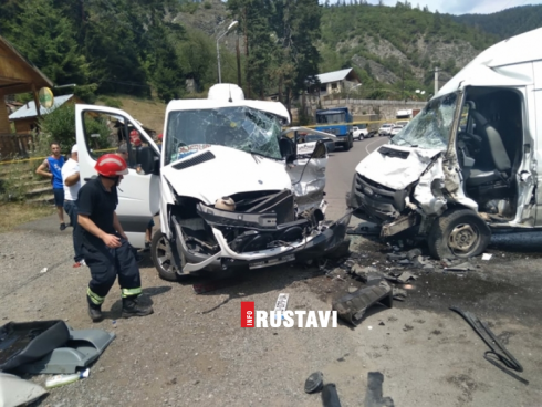 ერთმანეთს მიკროავტობუსები შეეჯახნენ
