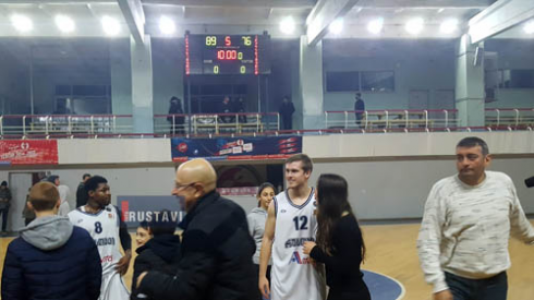 დაძაბული შეხვედრა რუსთაველების გამარჯვებით დასრულდა.
