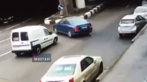 პარკირებისას მძღოლი რამდენიმე ავტომობილს დაეჯახა (video)