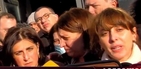 "სამ საათზე კანცელარიასთან ველოდებით ყველას"