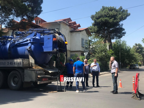 რუსთავში სანიაღვრე სისტემის გაწმენდითი სამუშაოები მიმდინარეობს [photo]
