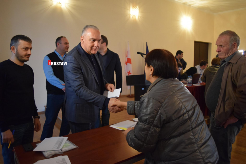 22 დევნილ ოჯახს ბინა გადაეცა