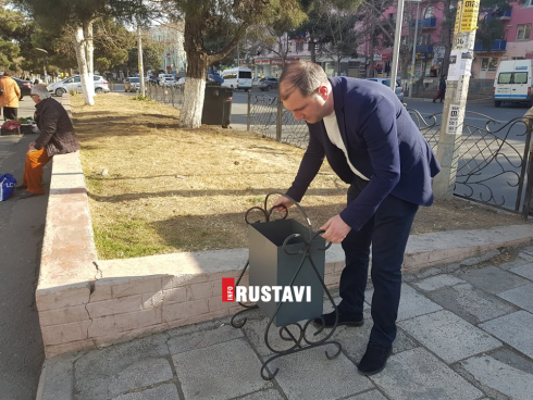 რუსთავში საყოფაცხოვრებო ნარჩენების კონტეინერები დაიდგა
