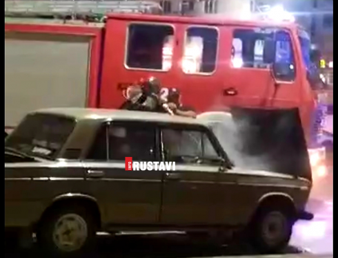 რუსთავში ავტომობილს ცეცხლი წაეკიდა