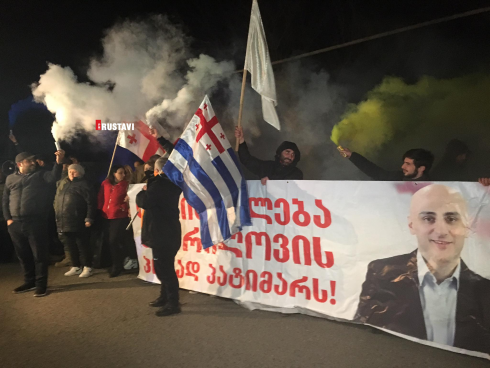 რუსთავში კომენდანტის საათის დროს აქცია მოეწყო [photo]