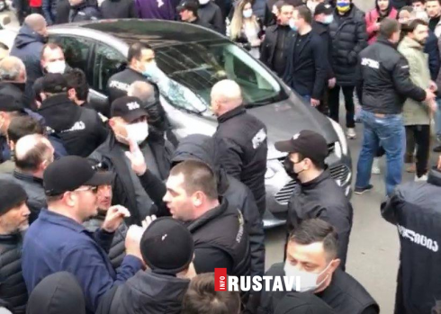 დაპირისპირება პოლიციასა და აქციის მონაწილეებს შორის