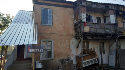 რუსთავის #1 სახლი ინგრევა (ფოტოები).