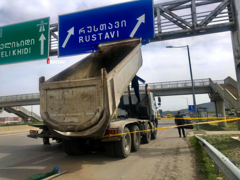 რუსთავი-თბილისის მაგისტრალზე სატვირთო გაიჭედა [video]