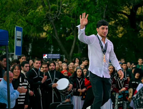 რუსთაველ ძიუდოისტს გიორგი სარდალაშვილს მერიამ 10 000 ლარი გადასცა