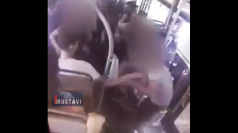 ავტობუსში დაჭრის კადრები [video]