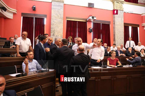 ხმაური პარლამენტში