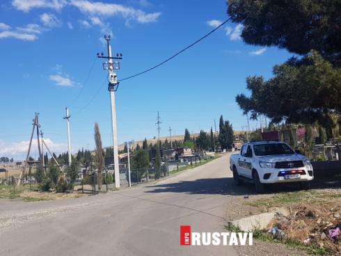 საპოლიციო კონტროლი რუსთავის სასაფლაოებთან გრძელდება