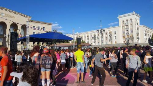 რუსთავქალაქობა განსხვავებული ფორმატით