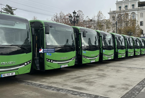 რუსთავი-თბილისის მიმართულებით მგზავრები ახალ ავტობუსებს გადაჰყავს