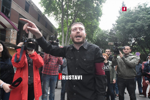 "ჩვენ გვყავს ასეთი შემთხვევებისთვის გათვალისწინებული შავ პერანგიანები"