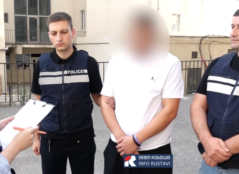 ახალგაზრდა კაცი ერთ-ერთ მარკეტში შეიჭრა, მოლარეს სიცოცხლის მოსპობით დაემუქრა და ფული მოიპარა