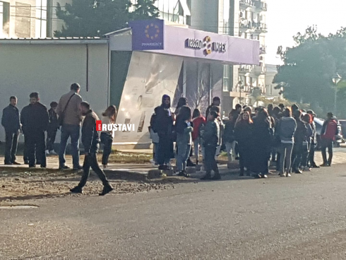 ათობით სტუდენტი თბილისში ვერ მიდის