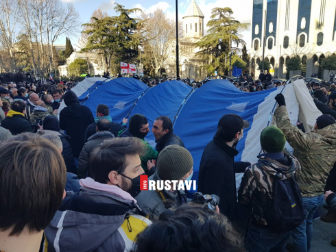 ვითარება პარლამენტთან