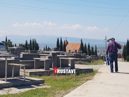 პრემიერი სასაფლაოების დახურვაზე