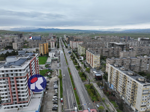 ვინ ყიდულობს ბინებს რუსთავში?