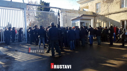 რა თანხა დაუჯდება აზოტს თანამშრომლების დაბრუნება