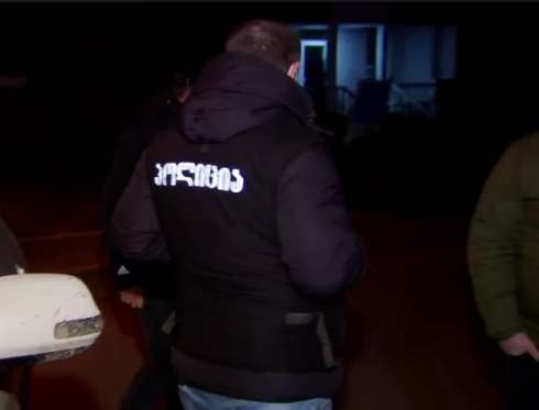 რუსთავში სპეცოპერაციის დროს 10-მდე ადამიანი დააკავეს