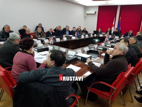 დაპირისპირება საკრებულოს სხდომაზე [video]