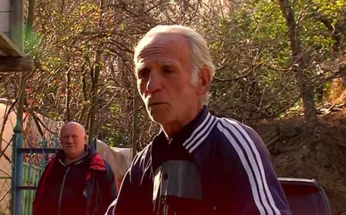 ბაბუამ 14 წლის გოგოს სცემა და მოკვლით დაემუქრა