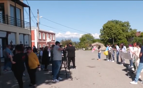 დაპირისპირება აქტივისტებსა და "კონსერვატიული მოძრაობის" წევრებს შორის