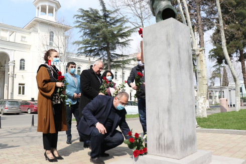 რუათავში ზვიად გამსახურდიას ხსოვნას პატივი მიაგეს