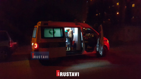 ბინაში ახალგაზრდა ქალი და მამაკაცი იმყოფებოდა