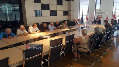 გუბერნატორი მწერლებს შეხვდა