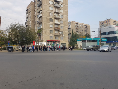 მგზავრებს გადაადგილება უჭირთ