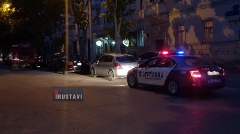 კოსტავას გამზირზე ავტომობილს ცეცხლი გაუჩნდა