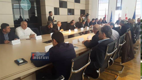 უნაზღაურებენ თუ არა კომპანიები თანამშრომლებს ხელფასებს დროულად.
