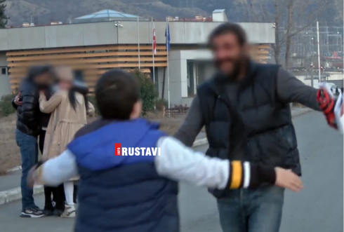 პატიმრები ციხეებს ტოვებენ [video]