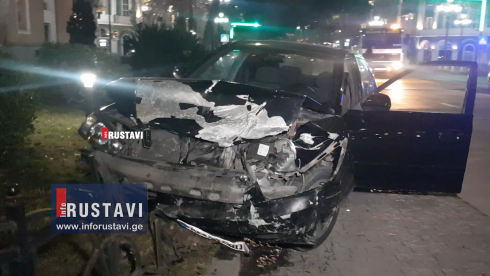 რუსთავში 4 ავტომობილი ერთმანეთს შეეჯახა [video]