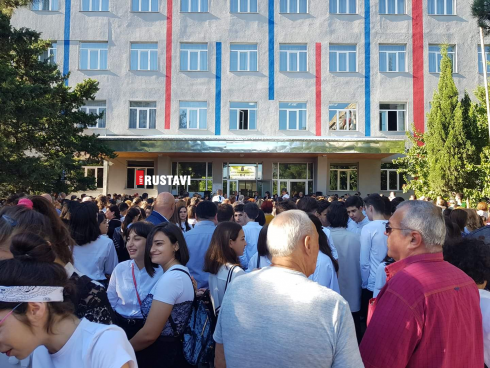 ხელისუფლების წარმომადგენლები მეოთხე სკოლაში