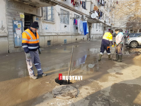 დატბორილი ეზო რუსთავში