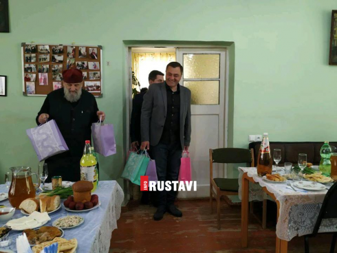 ქალაქის მერმა და მეუფე იოანემ მოხუცებს აღდგომა მიულოცა
