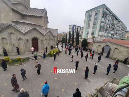 მრევლით თუ მრევლის გარეშე