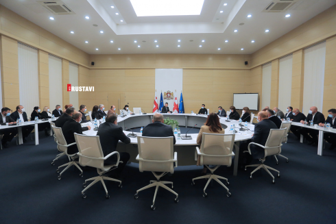 გიორგი გახარია კლინიკების ხელმძღვანელებს შეხვდა