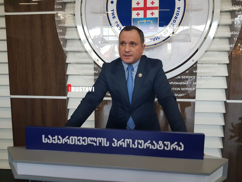 პროკურატურამ 2 პირი დააკავა 1-ს ეძებენ