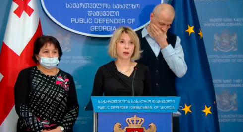 "გამოხატულია ზომიერიდან მძიმემდე დეპრესია"