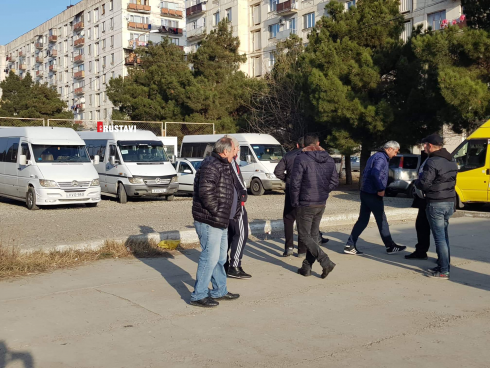 მძღოლების ნაწილი აქციას მართავს